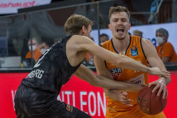 为指责与谩 为指责与谩